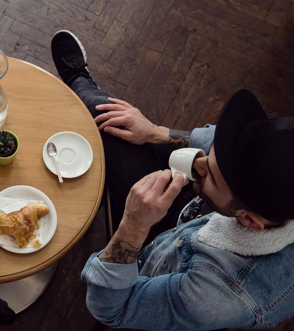 Man drinking coffee in a coffee shop